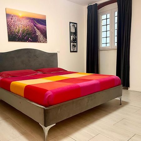 New Apartment 2 Minute From The Port Ливорно Экстерьер фото